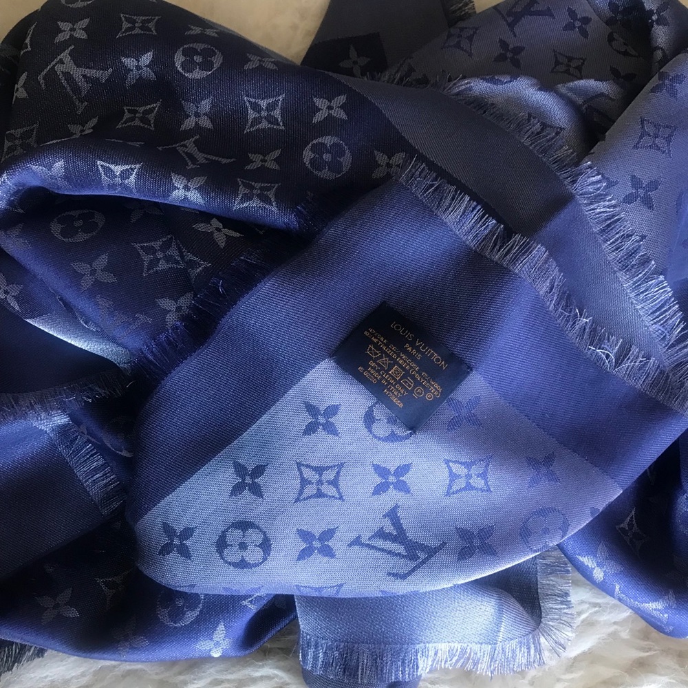 Shawl LV new no box  🌹last🌹